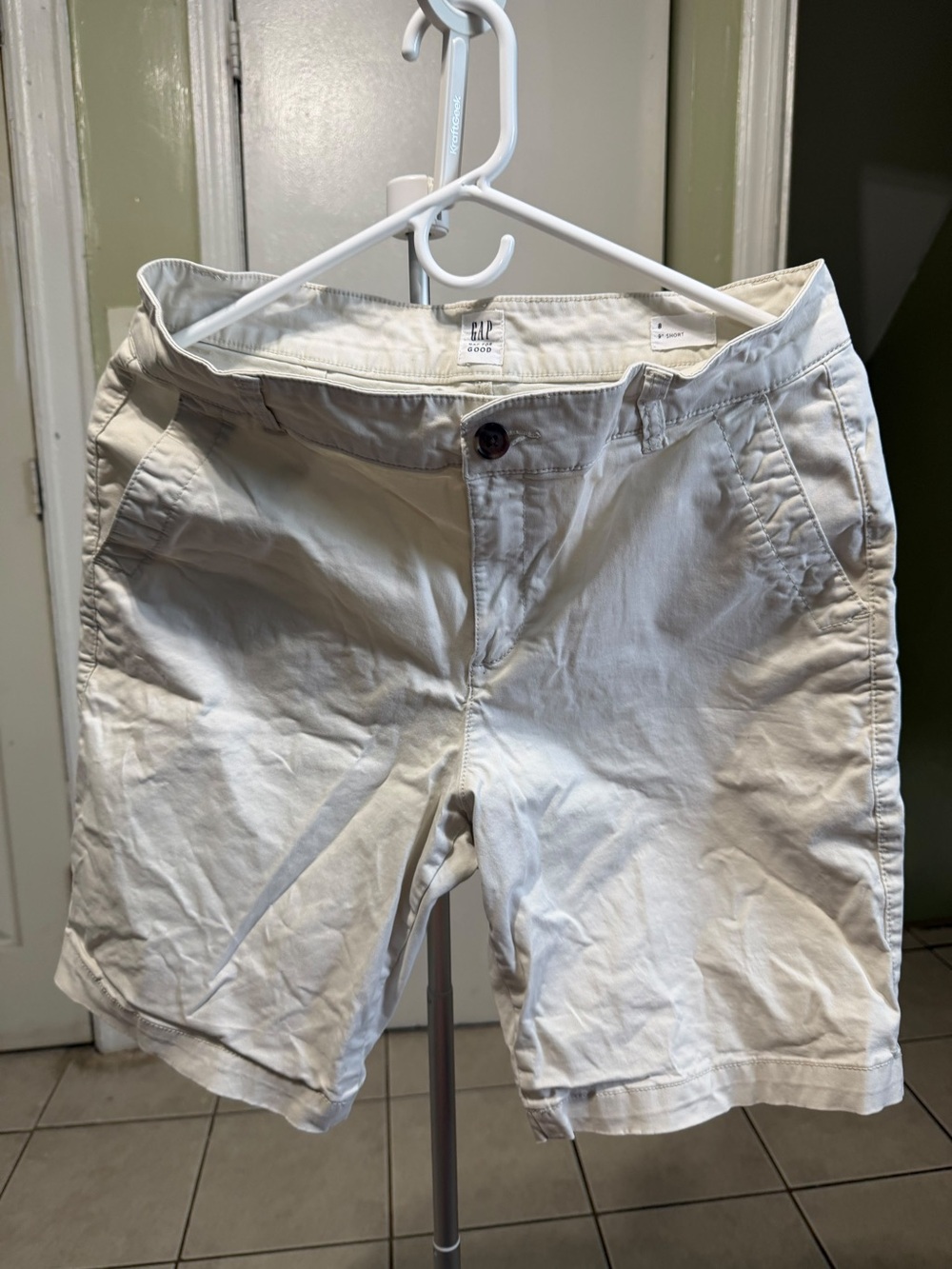 GAP Women's Cream Chino Bermuda Shorts